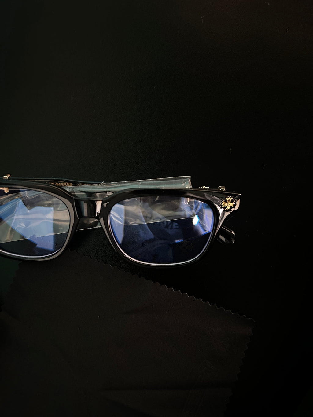 Chrome heart glasses - black & gold badges