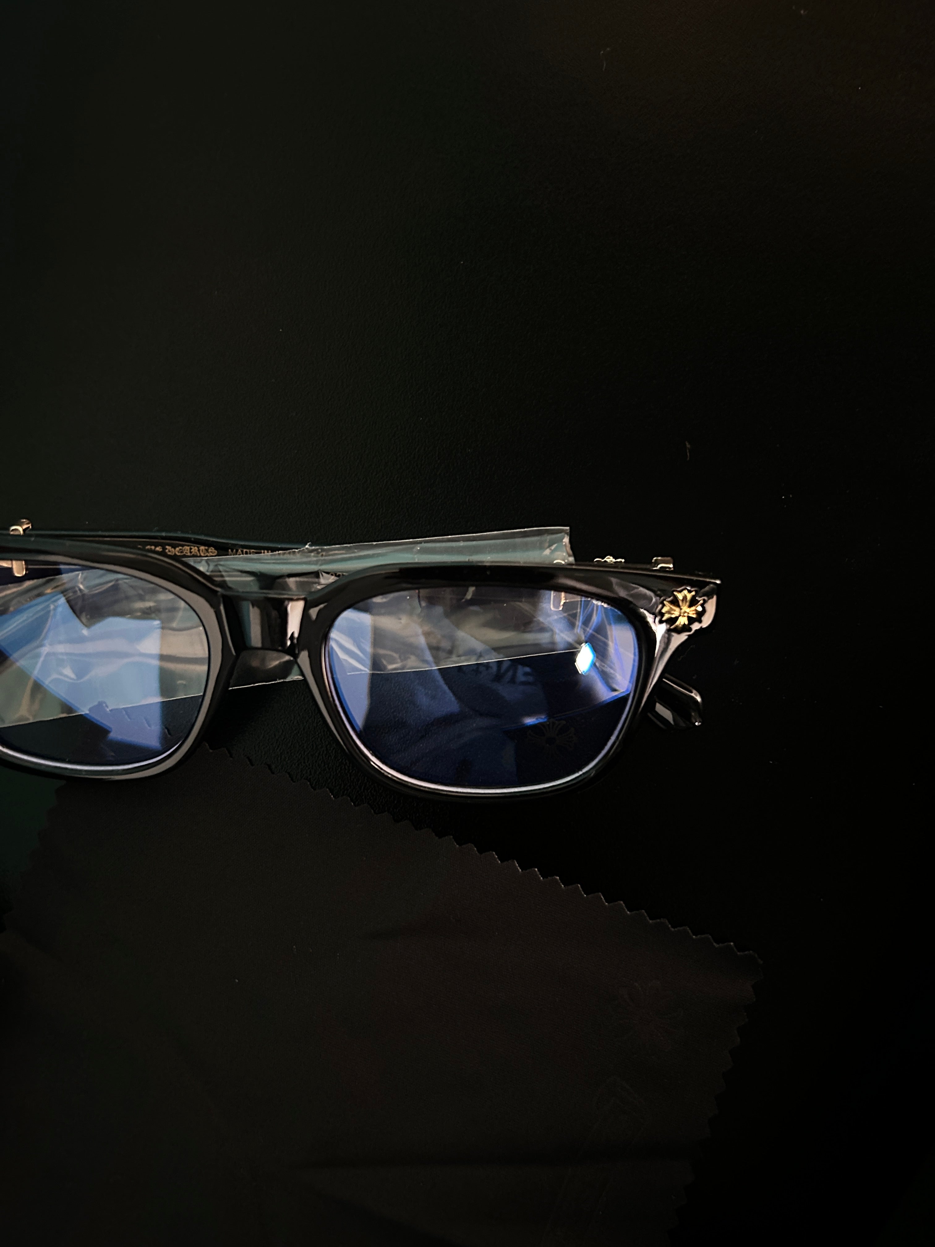 Chrome heart glasses - black & gold badges